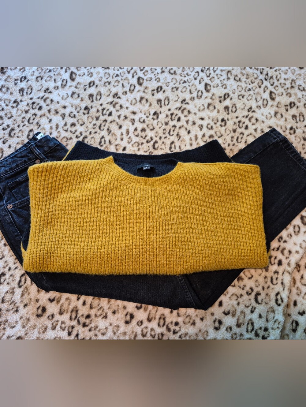 Colorblock Knit Sweater - Picture 6 of 6